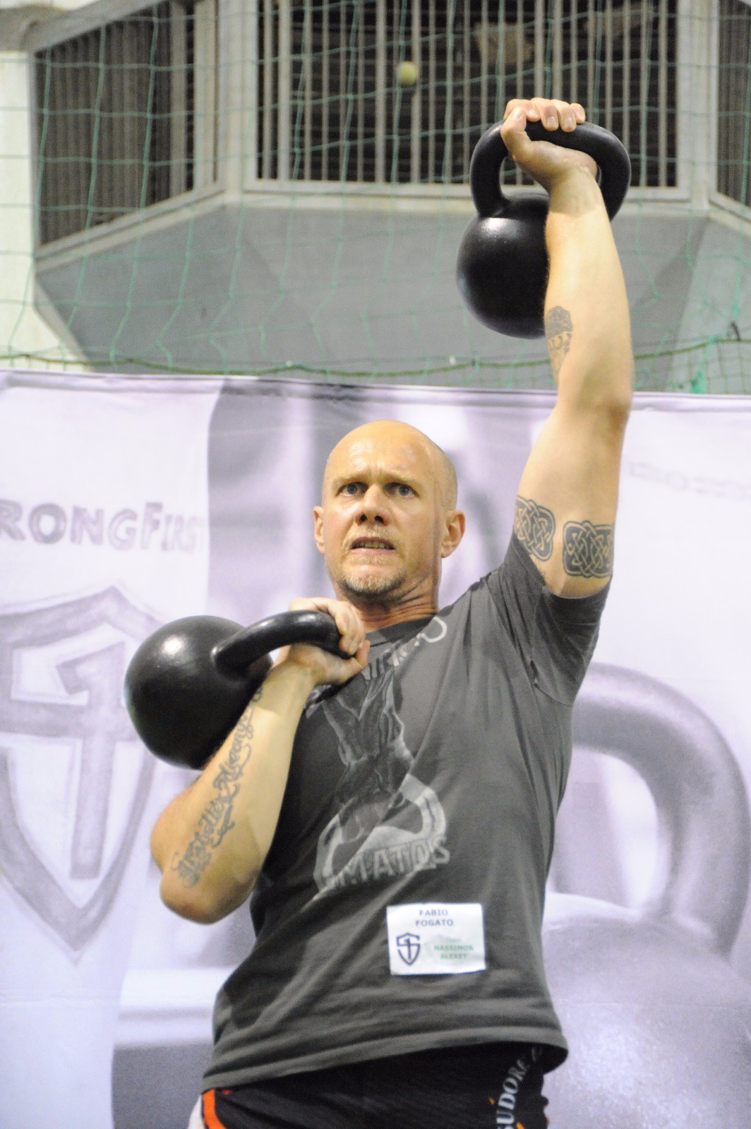 Fabio Fogato con due kettlebell